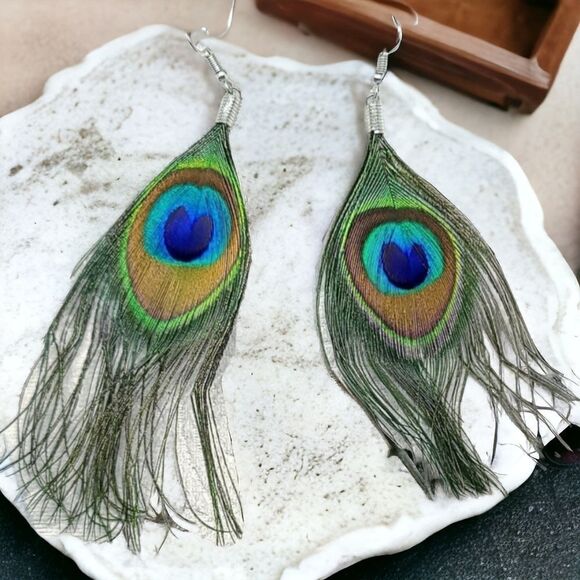 Peacock Eye Feather Wispy Mystical Dangle Earrings Gypsy Hippie 70s Jewelry New - Picture 1 of 6